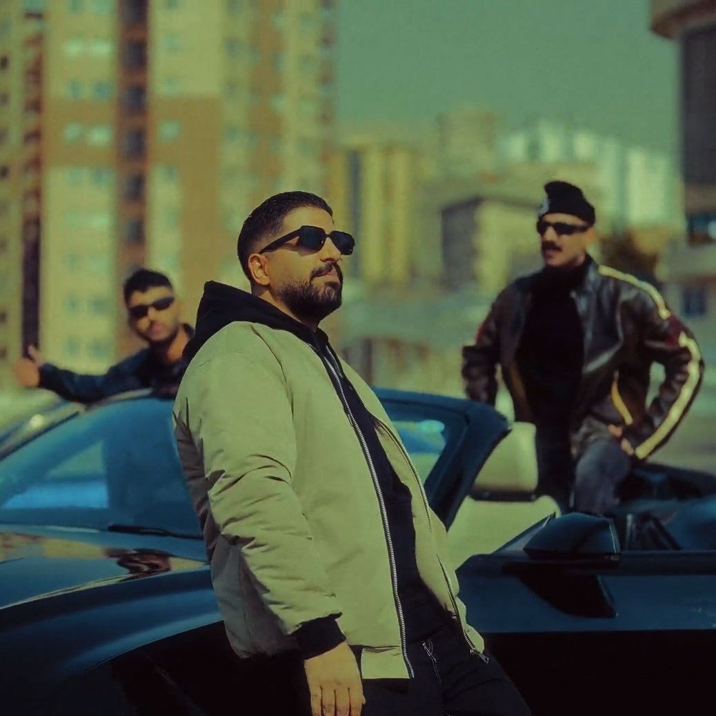 دانلود موزیک ویدئو جدید عشق یعنی از دکاموند و زانیار