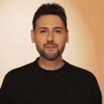 دانلود موزیک ویدئو جدید با تو میمونم از مهدی مدرس